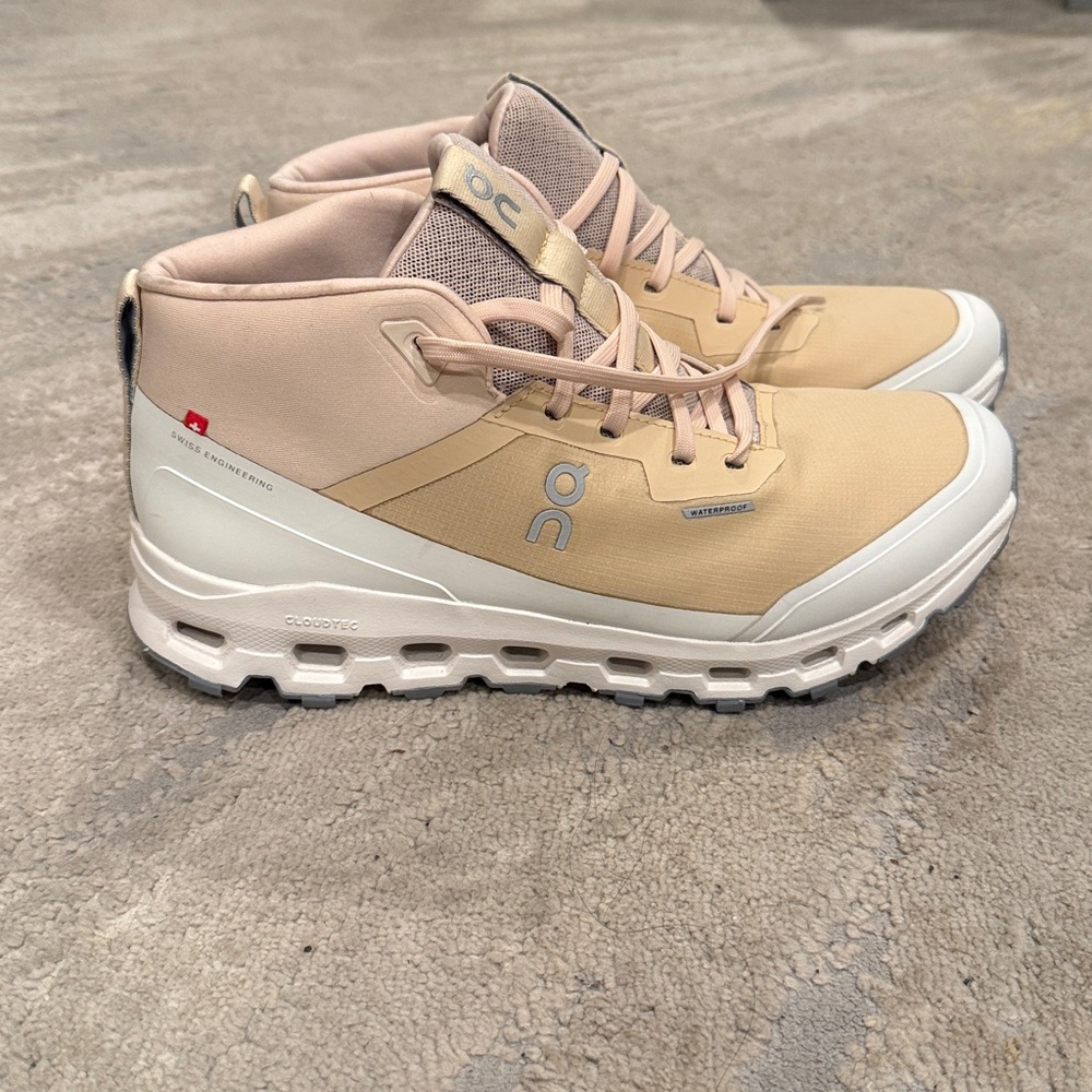 On Cloudroam Mid Top‎ Waterproof Sneaker Size 10.5 Hiking Trails Utility Camping